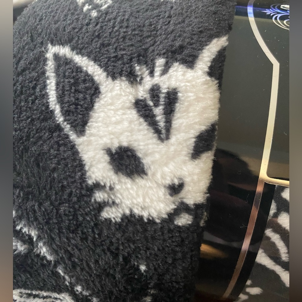 BRAND NEW! Hotel Collection Throw - Picture 5 of 6